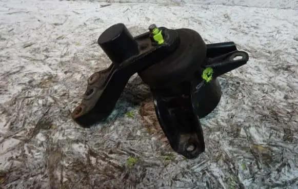KIA Rio Engine mount vacuum valve 