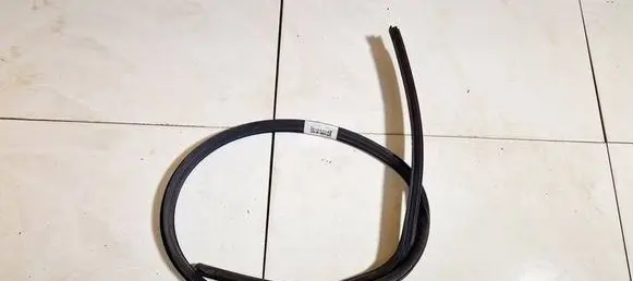 Toyota Yaris Rubber seal front coupe door 