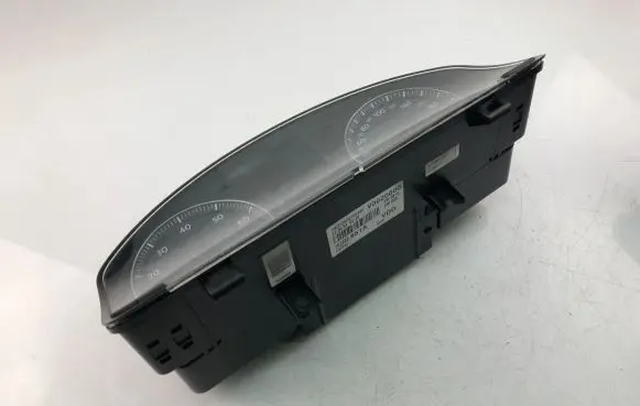 Volkswagen Golf V Speedometer (instrument cluster) 1K0920851A