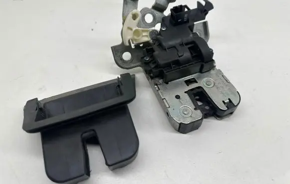 Audi A4 S4 B8 8K Tailgate/trunk/boot lock/catch/latch 8K9927505