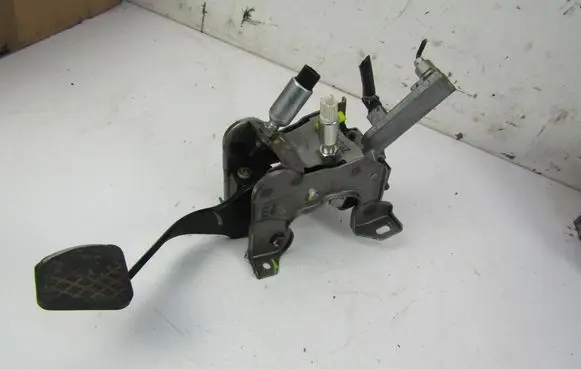 Honda CR-V Clutch pedal 