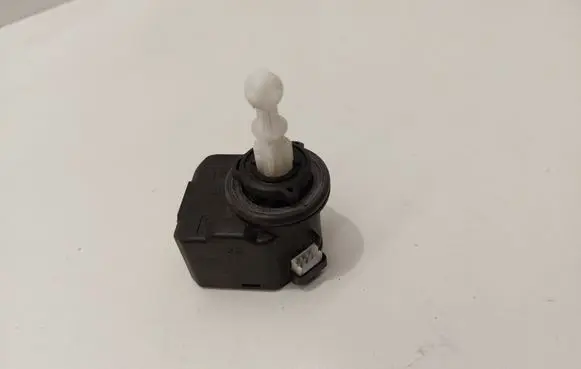 Skoda Octavia Mk2 (1Z) Headlight level adjustment motor 008830