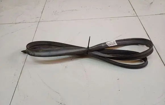 Opel Astra H Rubber seal front coupe door 