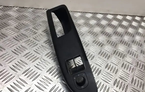 Volkswagen PASSAT B6 Front door window switch trim 3C1867171C