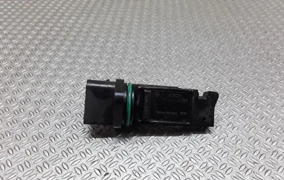 BMW 5 E39 Mass air flow meter F00C2G2062