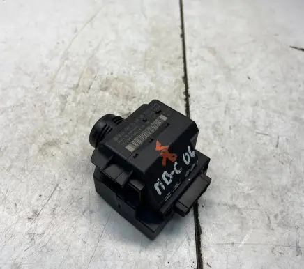 Mercedes-Benz C W203 Ignition lock 2095453308 33002428 33002429