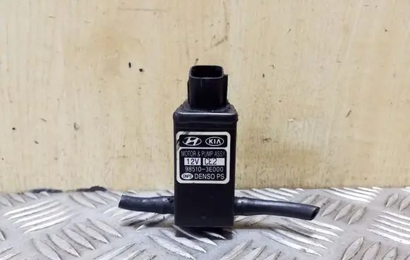 KIA Sorento Windscreen/windshield washer pump 985103E000