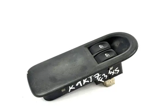 Renault Clio III Electric window control switch 8200356519 0540