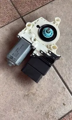 Volkswagen Tiguan Rear door window regulator motor 5N0959703D