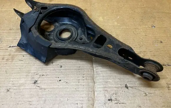 Toyota RAV 4 (XA50) Rear control arm
