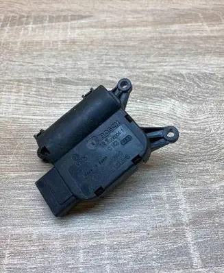 Audi A4 S4 B6 8E 8H Air flap motor/actuator 8E1820511B 0132801303