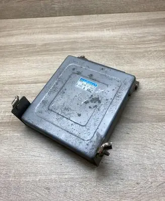 Mazda 323 Engine control unit/module ECU Z50918881B E2T81671M