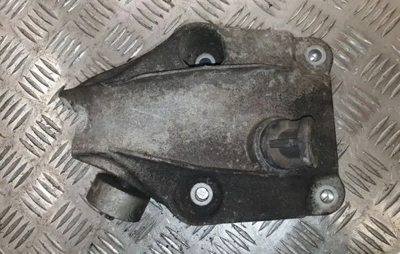 BMW 5 F10 F11 Engine mounting bracket 6777623