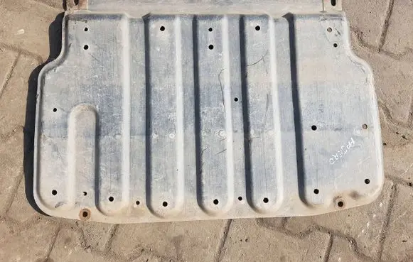 Mitsubishi Pajero Engine splash shield/under tray