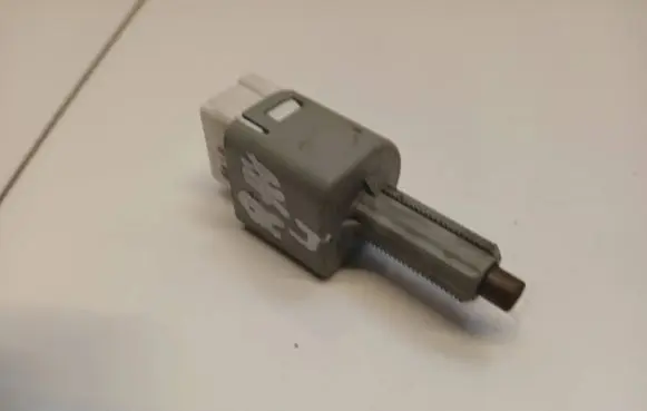 Toyota RAV 4 (XA30) Brake pedal sensor switch