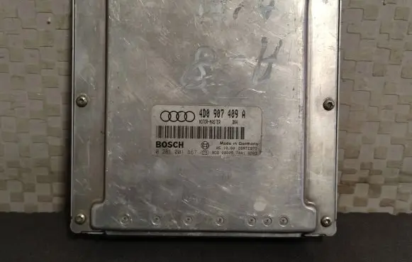 Audi A8 S8 D2 4D Engine control unit/module 4D0907409A