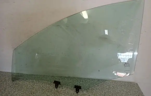 Nissan Pulsar Sliding door window/glass 
