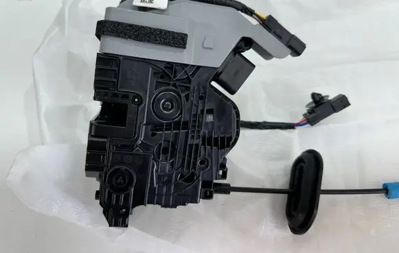 KIA Niro Front door lock 81310AT100