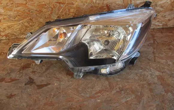 Mitsubishi Space Star Headlight/headlamp 8301D445
