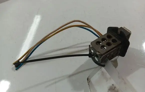 Mercedes-Benz 100 W631 Heater blower motor/fan resistor