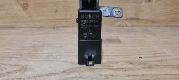Volvo V50 Glow plug pre-heat relay 31342686 0281003047