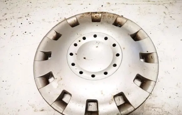 Volkswagen PASSAT B5 R14 wheel hub/cap/trim 