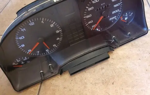 Audi 80 90 S2 B4 Speedometer (instrument cluster) 8A0919033CA 110008561005