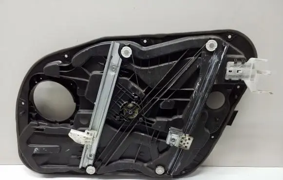 Hyundai i40 Front window lifting mechanism without motor 813103Z030