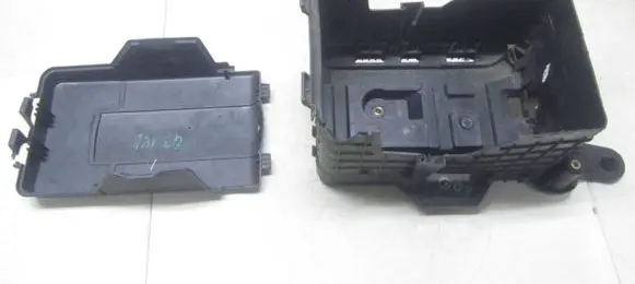 Audi Q3 8U Battery tray 1K0915333