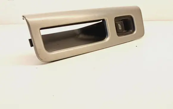 Volvo V50 Rear door handle trim 8663819 BSW467