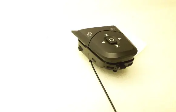 Steering wheel buttons/switches