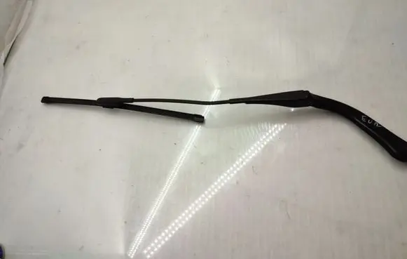 BMW 3 E92 E93 Front wiper blade arm 7253397