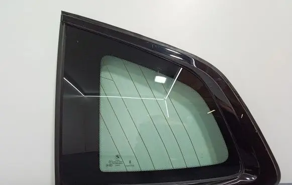 BMW X3 E83 Rear side window 7410065
