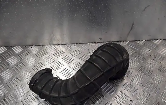 Air intake hose/pipe