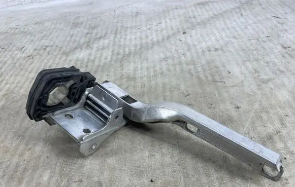 BMW 5 F10 F11 Radiator mount bracket 7186514 7211162 74314910