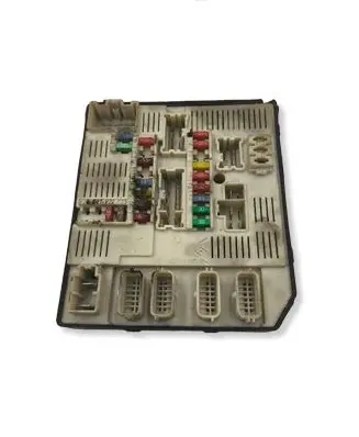Renault Laguna III Fuse module 284B60013R 3410022110 519186415
