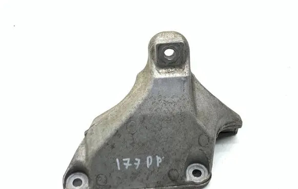 Engine mounting bracket