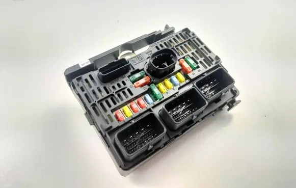 Citroen C4 I Fuse module 9661682780