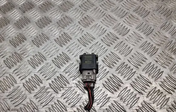 Toyota Avensis T250 Glow plug pre-heat relay 2861067010 1567000671