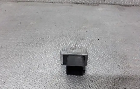Renault Master II Glow plug pre-heat relay 132121
