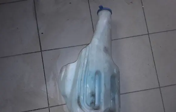 Mercedes-Benz Sprinter W901 W902 W903 W904 Windshield washer fluid reservoir/tank A9068690020
