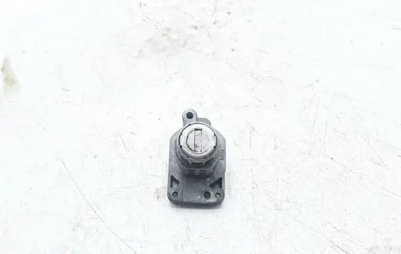 Honda CR-V Front door lock (next to the handle) NOCODE