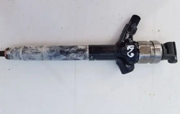 Toyota Auris 150 Fuel injector 236700R180