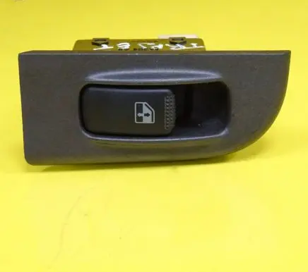 Hyundai Trajet Electric window control switch 621W10100