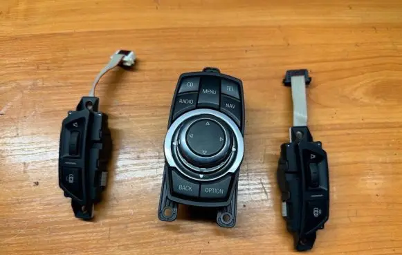 Head unit multimedia control