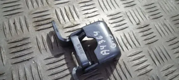 Honda CR-V Rear door lower hinge