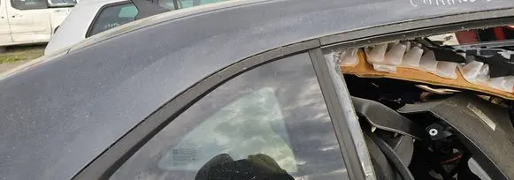 Chevrolet Camaro Side middle window/glass 