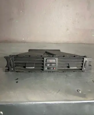 BMW 3 E90 E91 Dash center air vent grill 9123301 F3330V 14482110