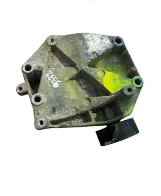 Engine mounting bracket