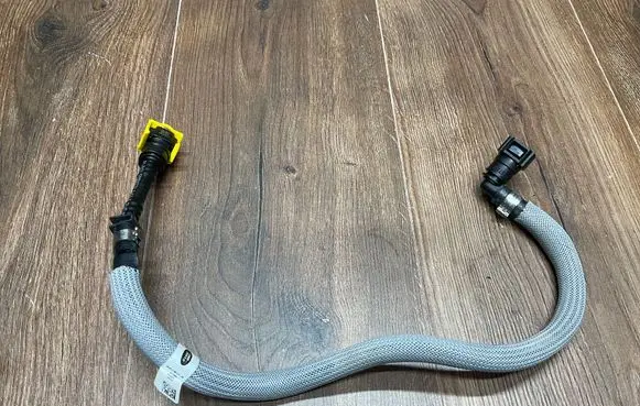 Land Rover Range Rover Velar Fuel return line/hose M4D39B337AB